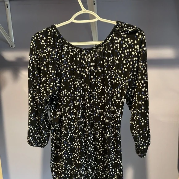 MICHAEL Michael Kors Size Medium Black Top with Stars - Picture 2 of 3